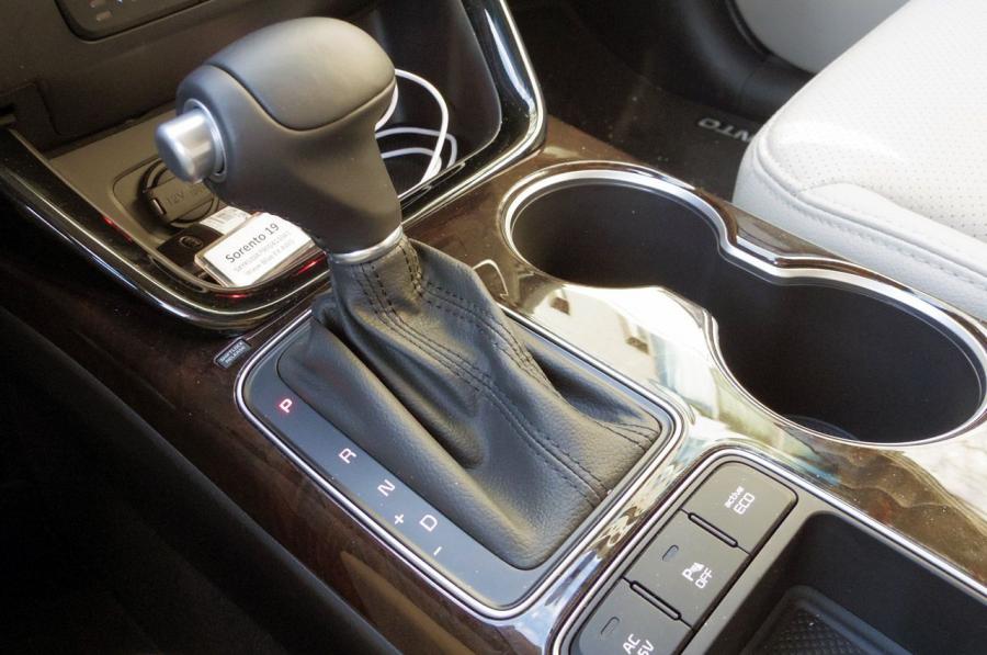  Kia Sorento 2014 года  (фото 25 из 88)